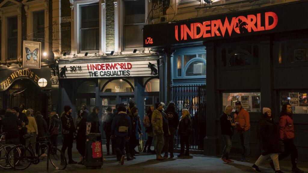 Noite de Punk em Londres: The Casualties no The Underworld