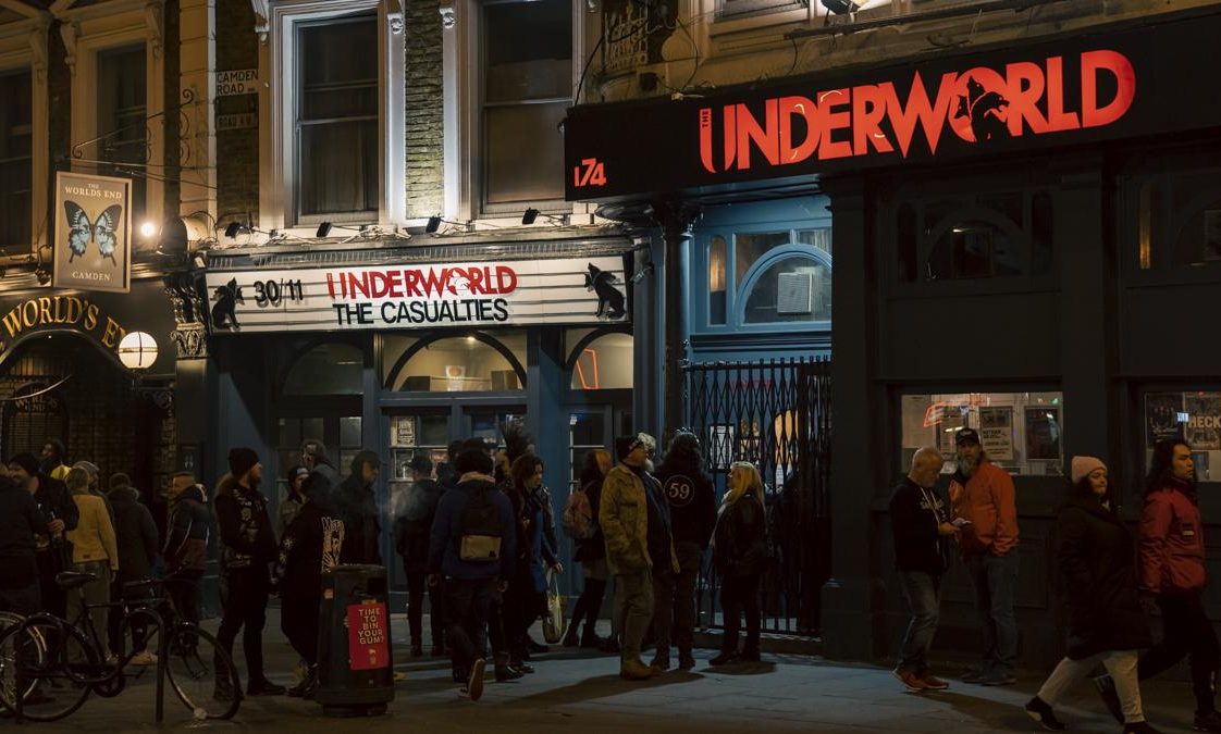 Noite de Punk em Londres: The Casualties no The Underworld