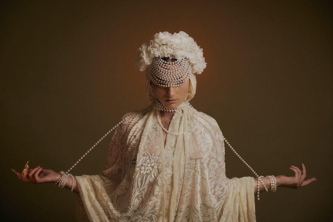 Estreia Sombria: Martiné Lança 'Oxytocin', o Primeiro Single pela Prime Collective