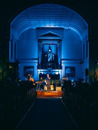 Steve Von Till na igreja St John em Londres, 2023