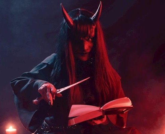 Vesseles Lança o EP de Estreia "I Am a Demon"