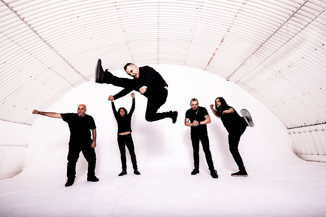 Breed 77 Lança Novo Single Épico "Outside"