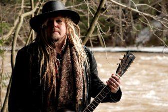 Korpiklaani - Harhainen Höyhen