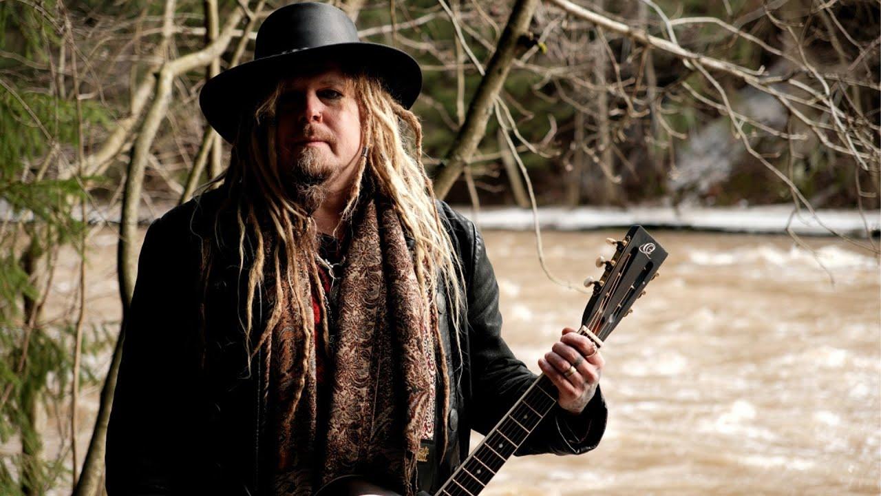 Korpiklaani – Harhainen Höyhen