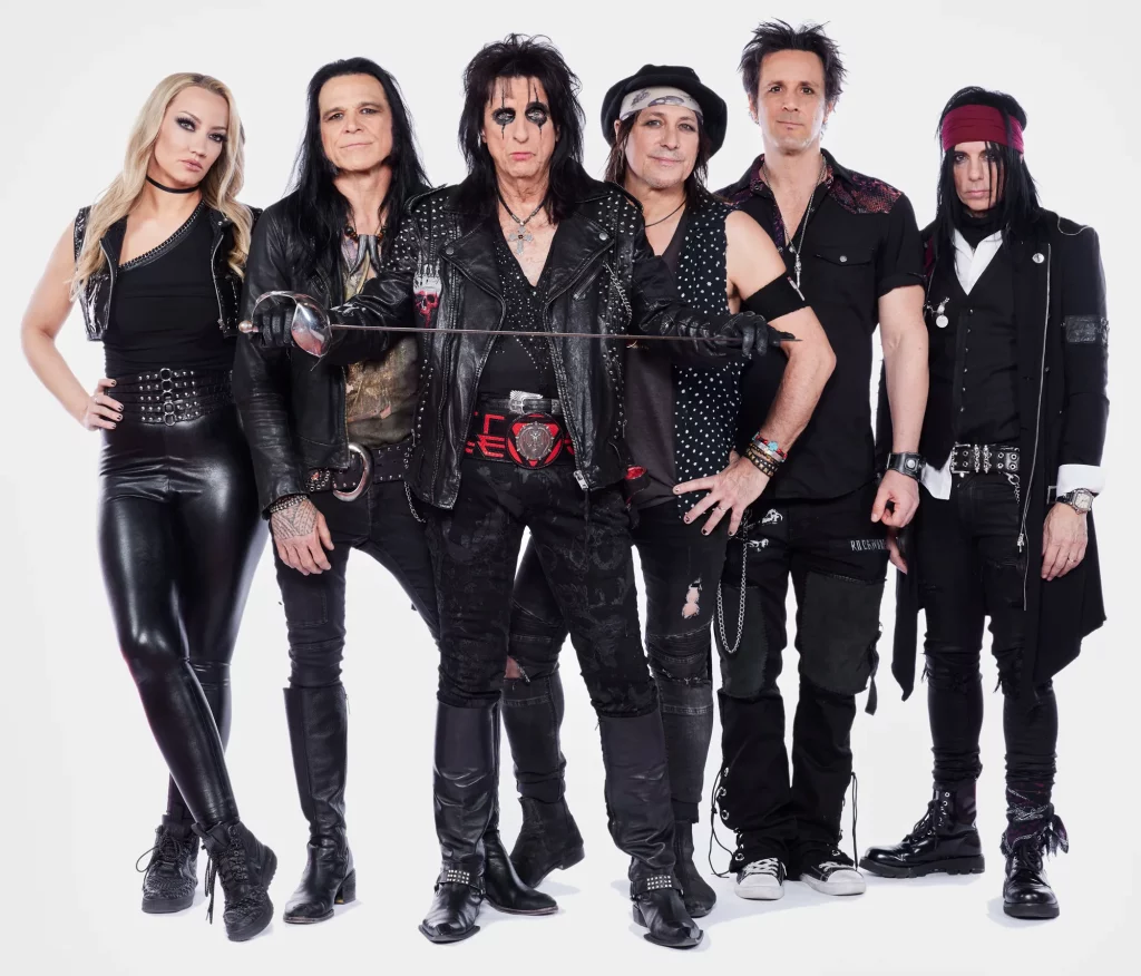 Alice Cooper Road copyright earMUSIC credit Jenny Risher group shot 4 colour
