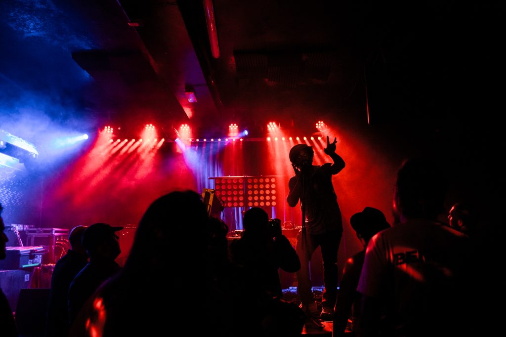 Hang Linton The Lexington Magda Campagne 24