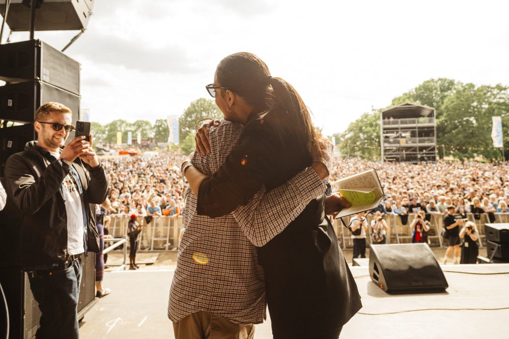 Nadine Shah and Jeremy Corbyn / © Garry Jones