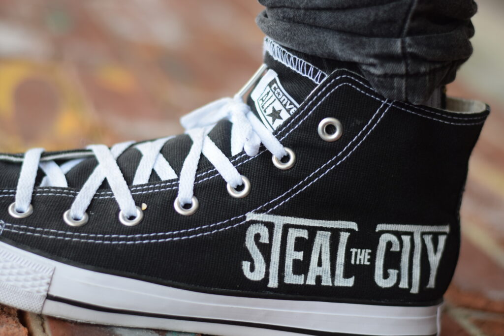 Steal the city custom converse 1