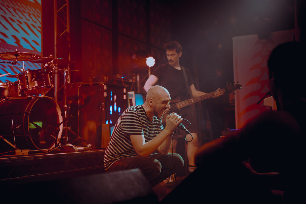 Indifferent engine web 6