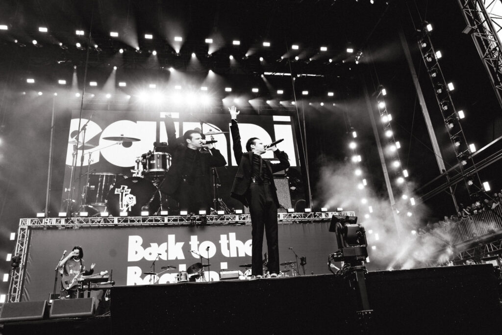 Heartwarming moment of Yungblud gifting Ozzy Osbourne custom cross in video clip 7 OZZYSHOW DSC07858