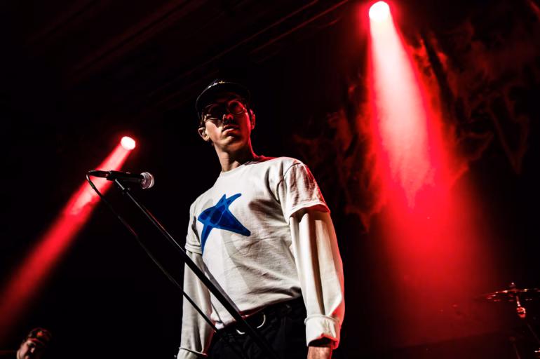 1. Oversize Doncaster Nic Howells 01