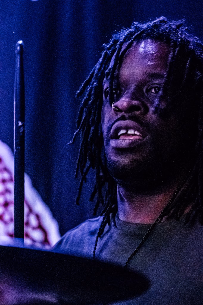 ho99o9 leeds nic howells 05