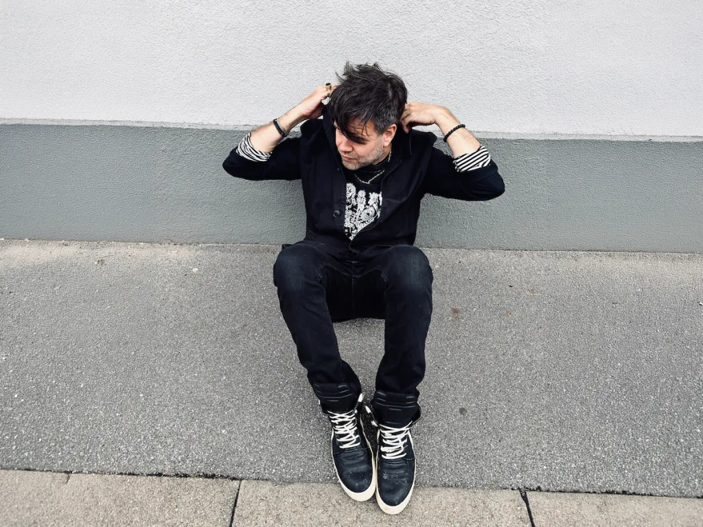 Trentemøller shares 'Your Love Walks Alone' with Sune Rose Wagner of The Raveonettes 2 TRENTEMØLLER shares new single "Your Love Walks Alone" ft Sune Rose Wagner (The Raveonettes). Self-titled new album out